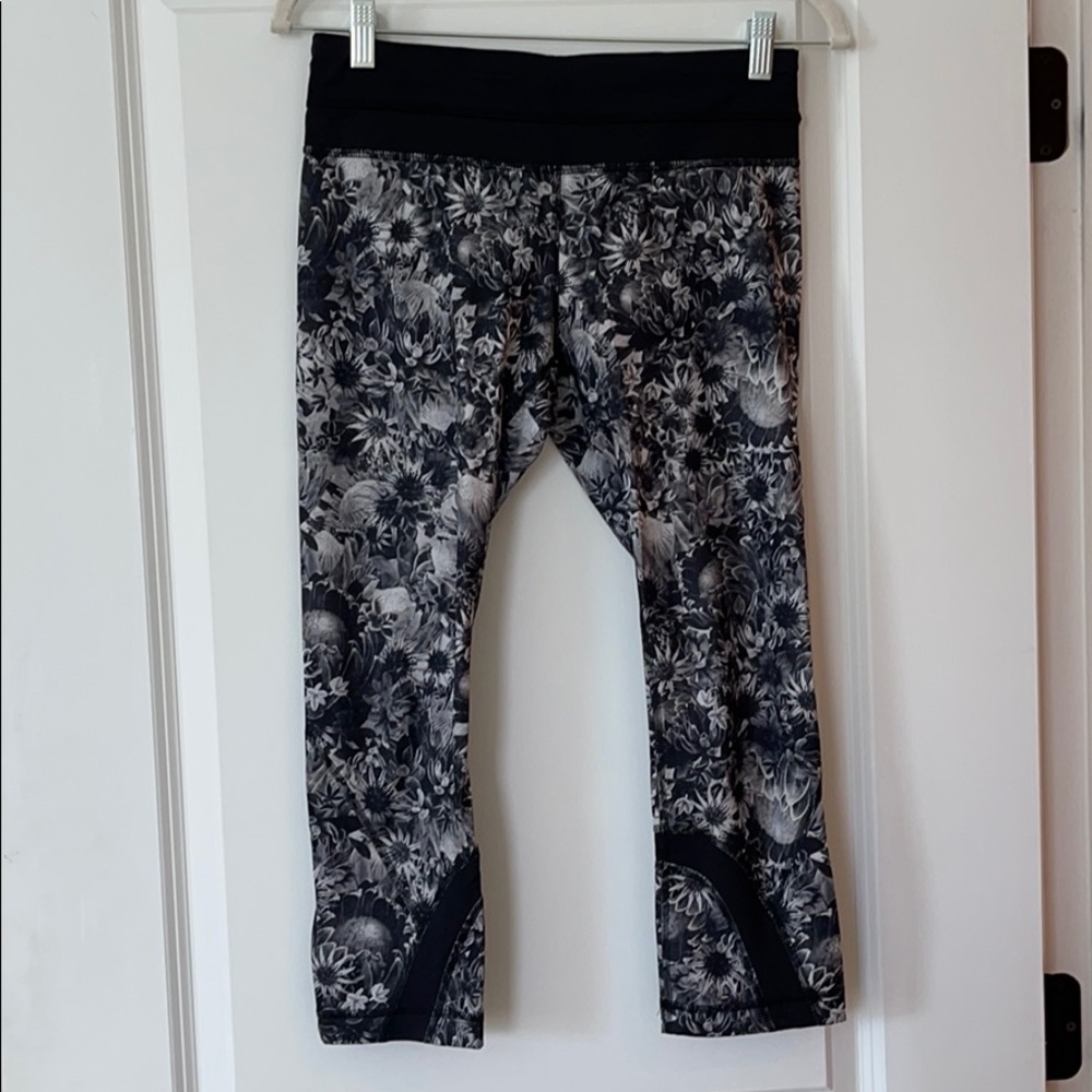LULULEMON Floral Crop Leggings